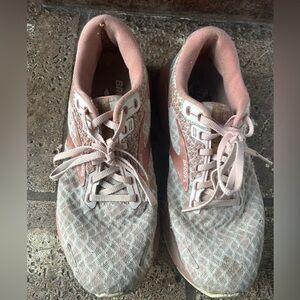 Women’s brooks ghost pink cheetah print tennis shoes - great condition size 10